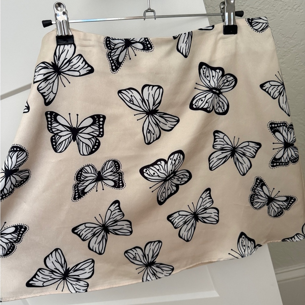 More To Come Araceli Butterfly Print Mini Skirt - Picture 5 of 6
